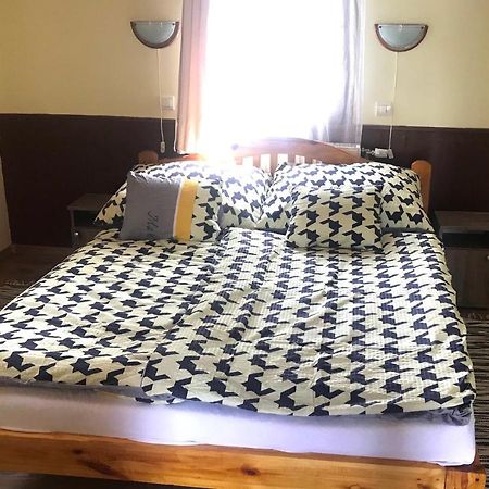 Convoy Panzio Bed & Breakfast Szajol Dış mekan fotoğraf