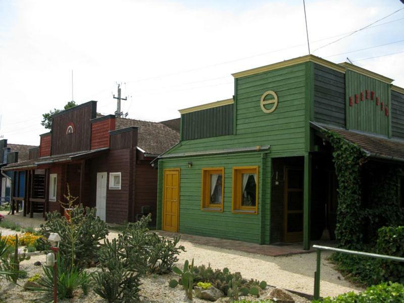 Convoy Panzio Bed & Breakfast Szajol Dış mekan fotoğraf