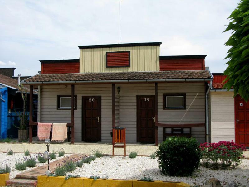 Convoy Panzio Bed & Breakfast Szajol Dış mekan fotoğraf